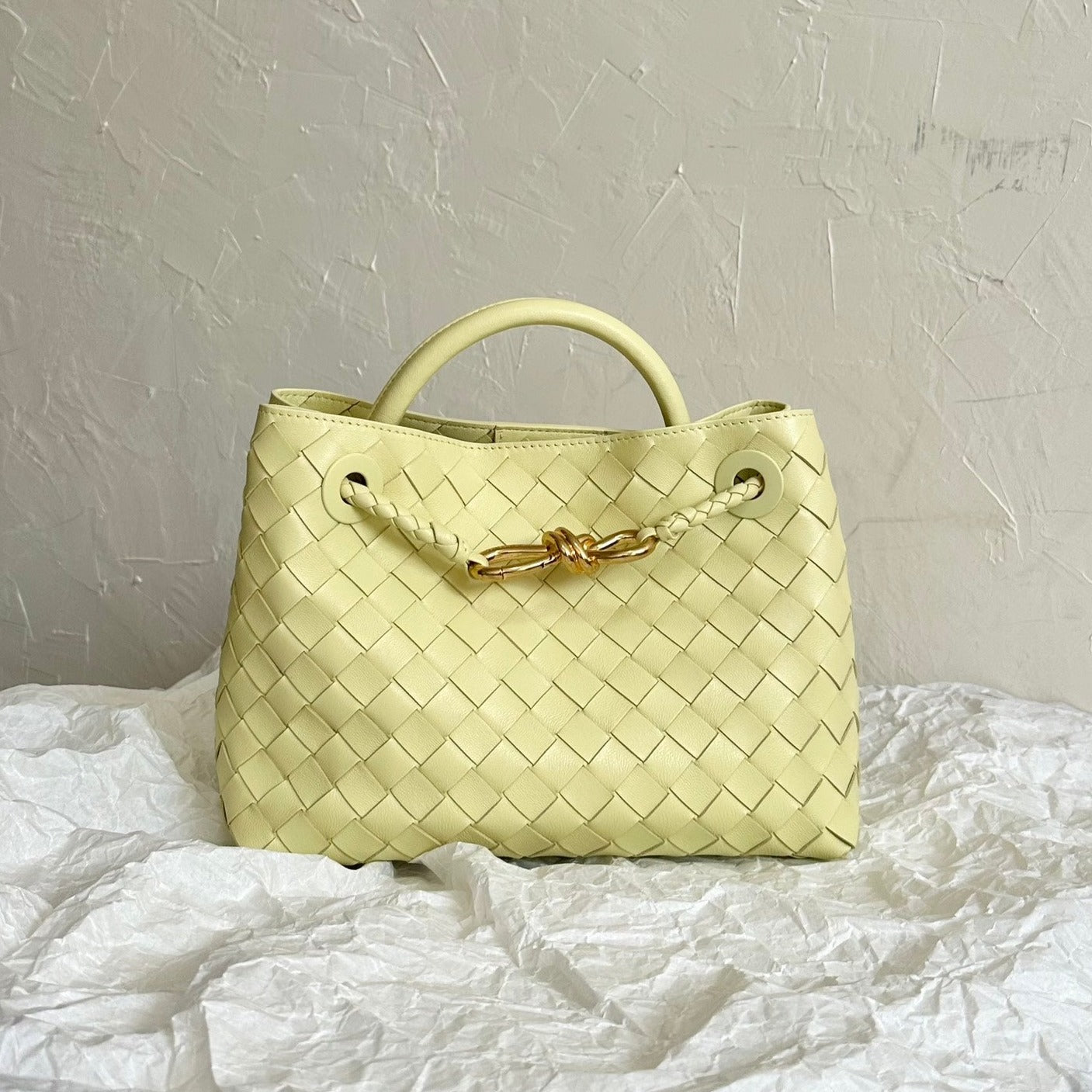 BOTTEGA VENETA SMALL ANDIAMO 25CM LIGHT YELLOW LAMBSKIN