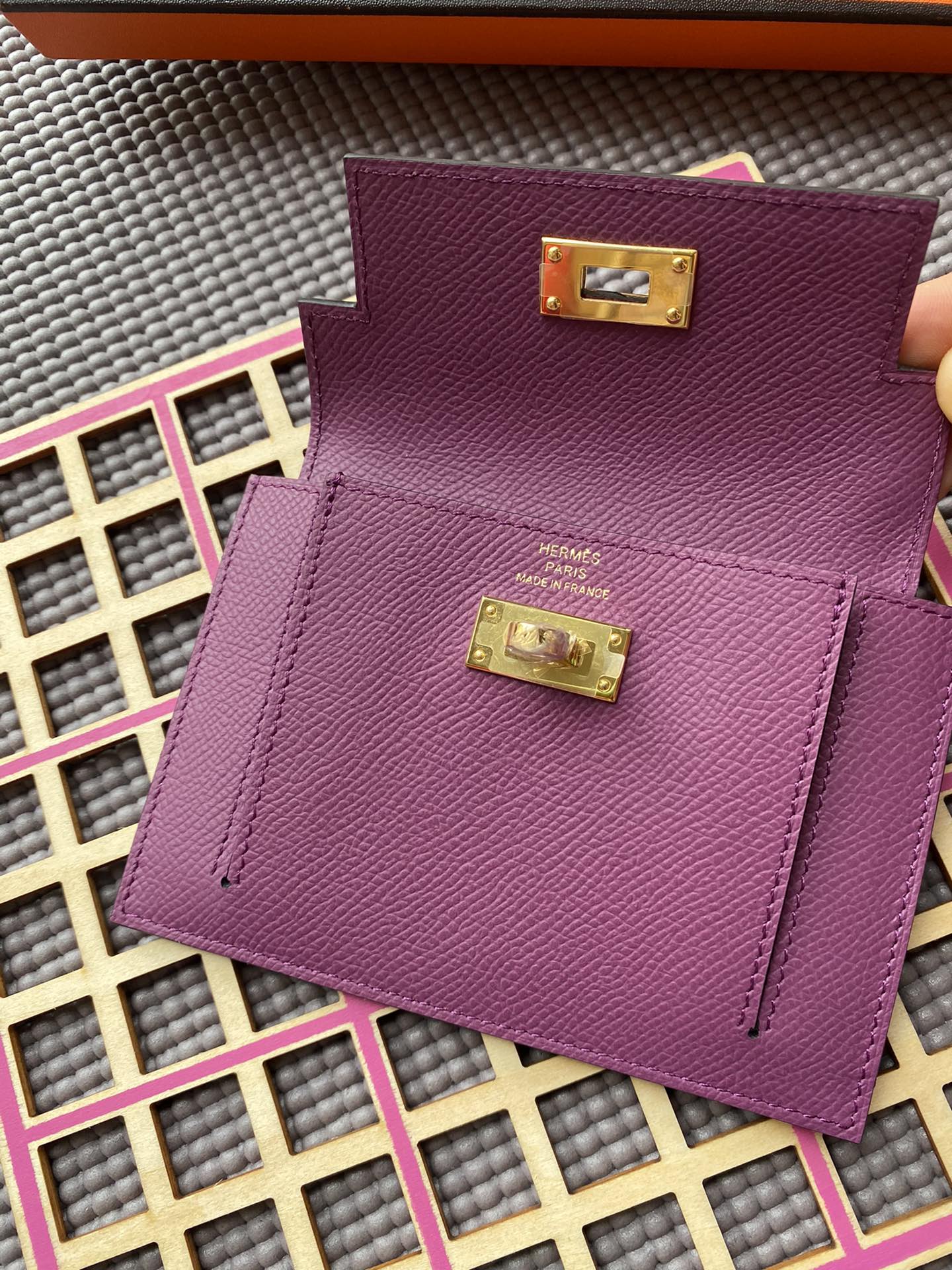 HERMES Kelly Pocket 13.5 Purple Epsom Ghw