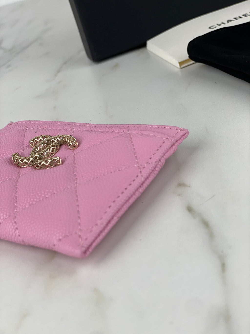 CHANEL CARD HOLDER 19.5 PINK GRAINED CALFSKIN GOLD ICON