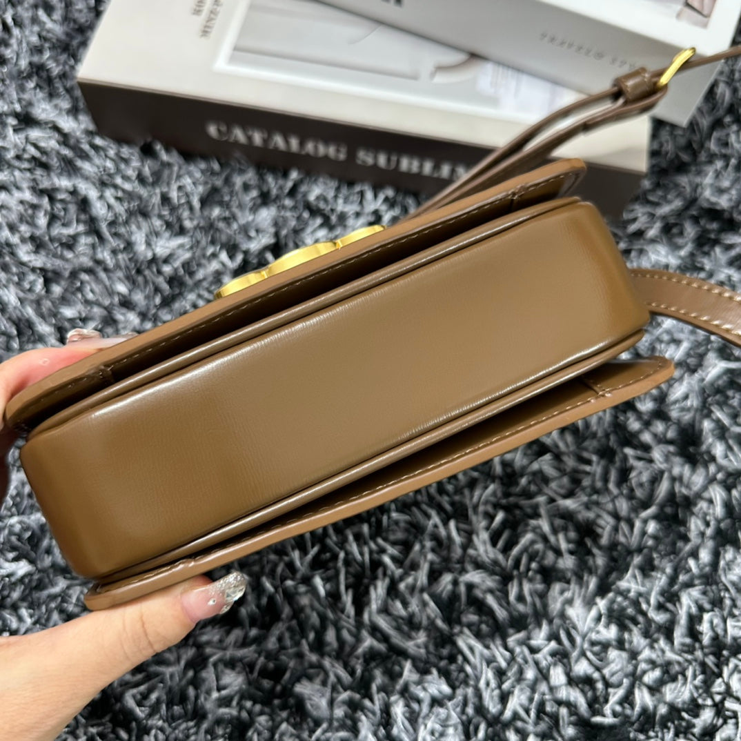 CELINE TRIOMPHE TEEN 18 CARAMEL BROWN COWHIDE LEATHER