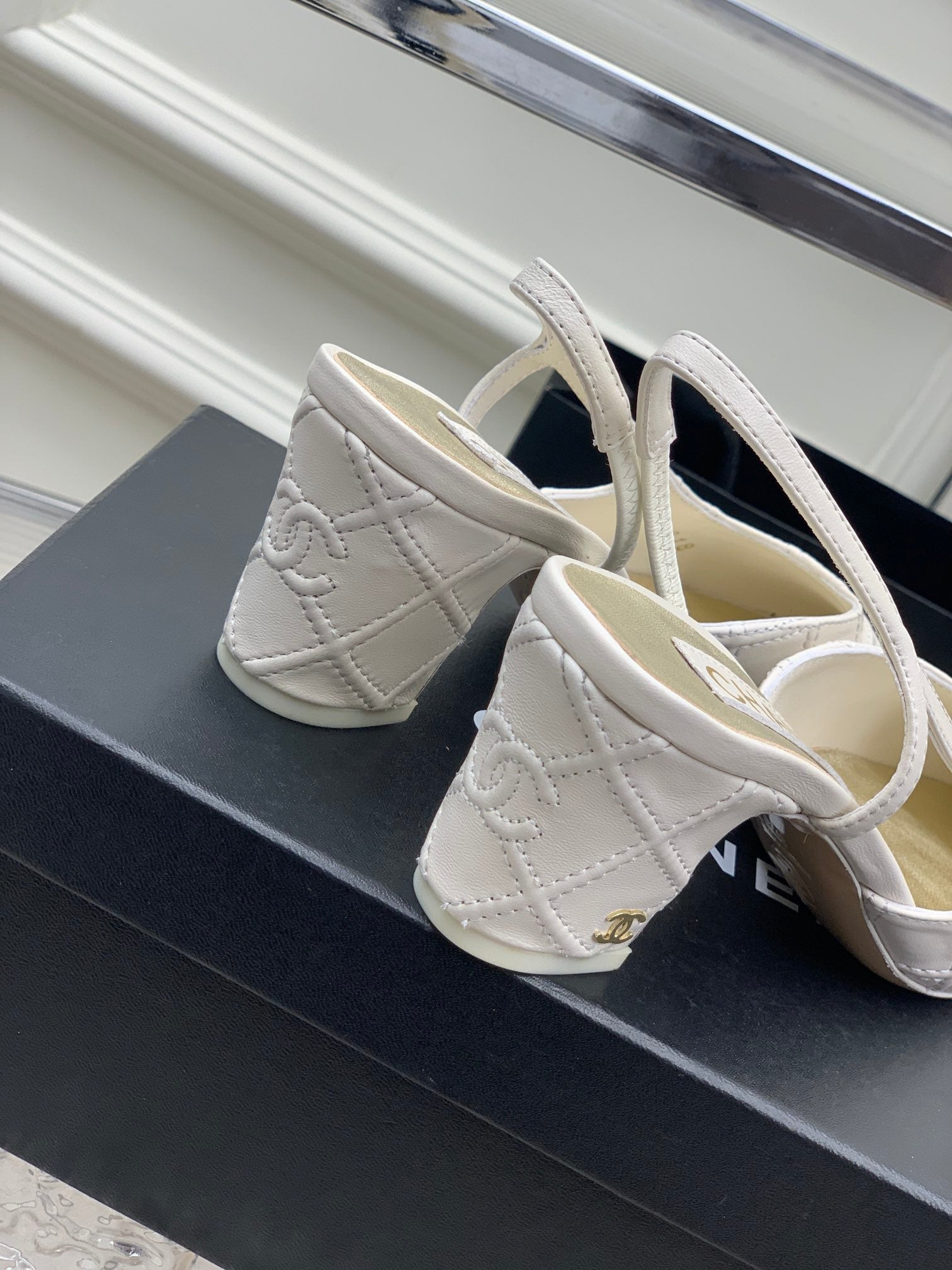 CHANEL HIGH SLINGBACKS 65 WHITE MIX BLACK CALFSKIN