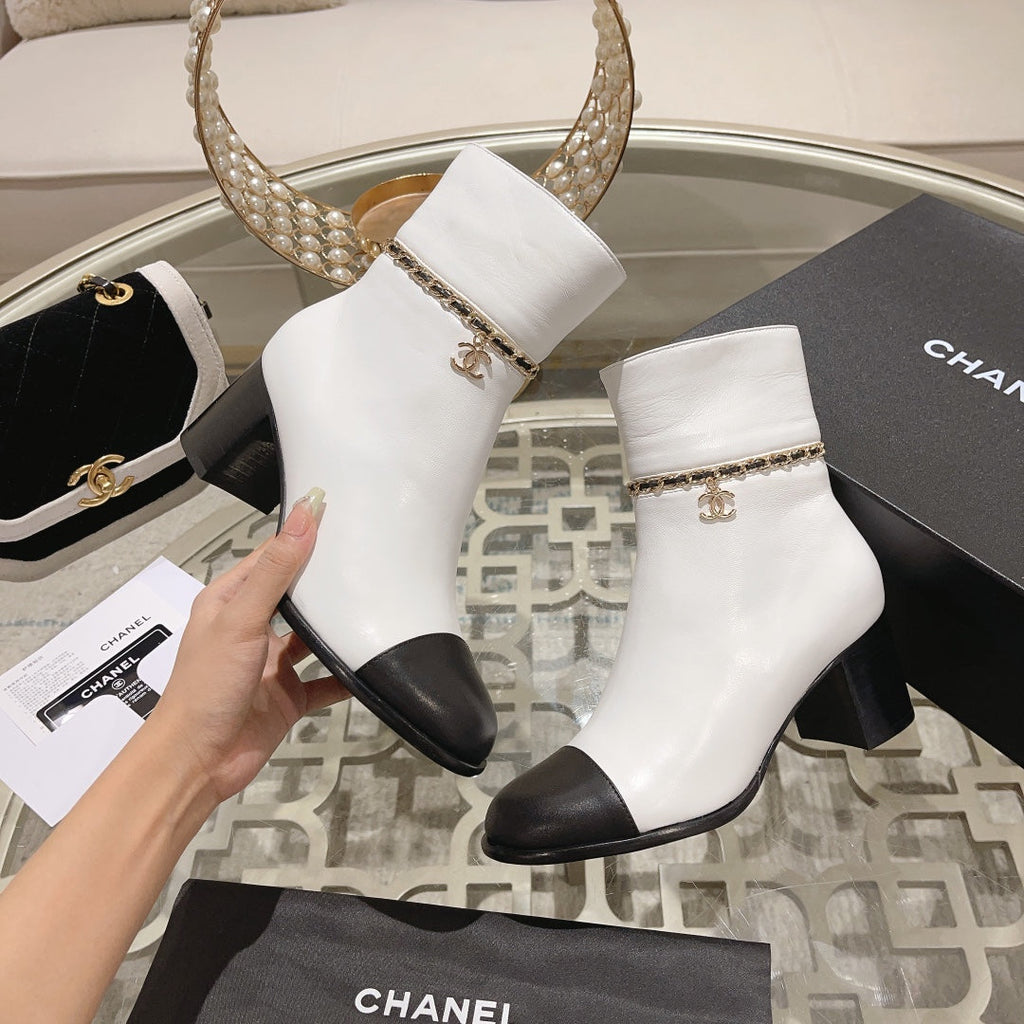 CHANEL MID-HEEL ANKLE BOOTS IN WHITE SMOOTH CALFSKIN