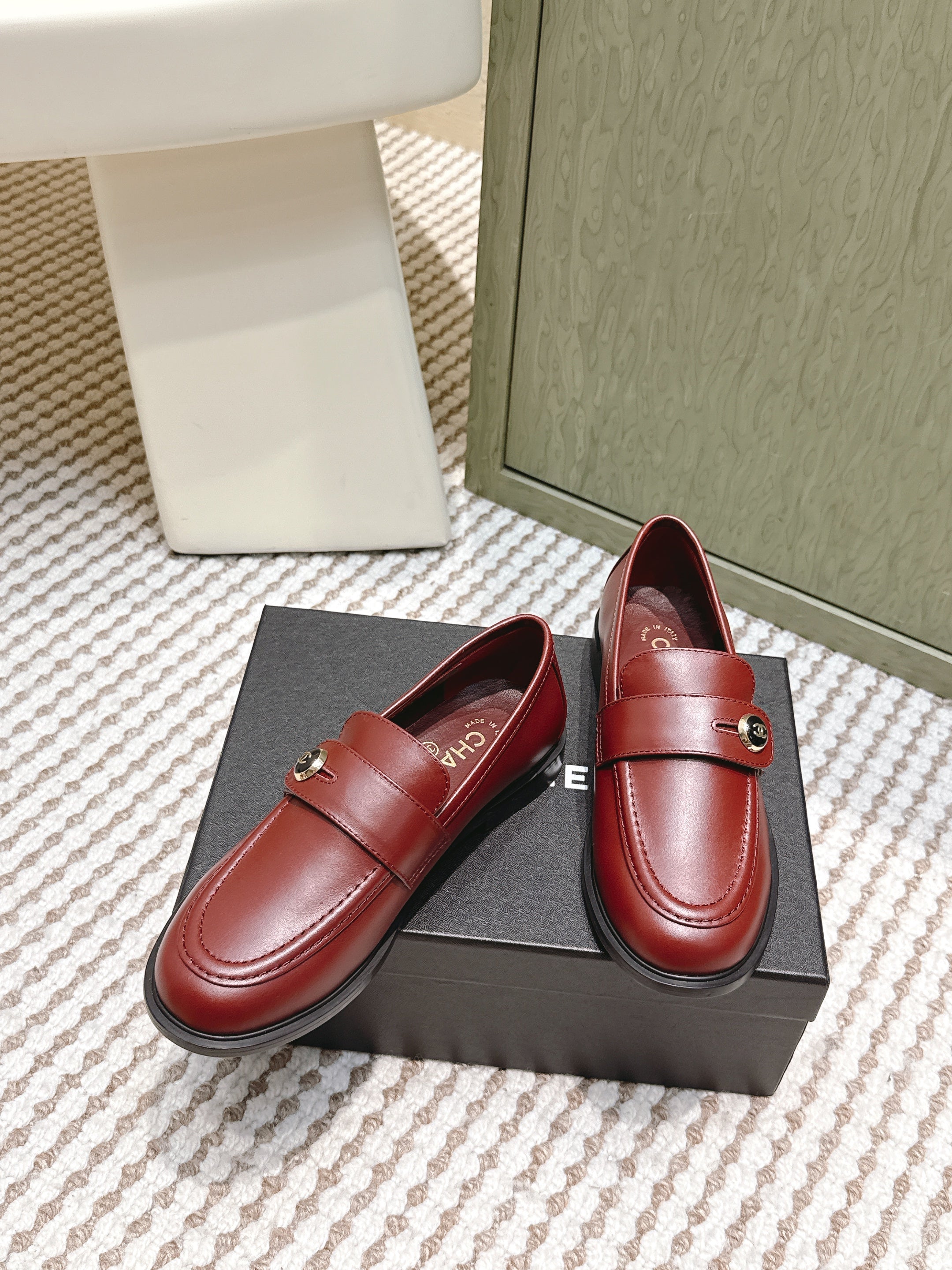 CHANEL 25S GODDESS FLAT LOAFERS IN DARK RED CALFSKIN GOLD HARDWARE