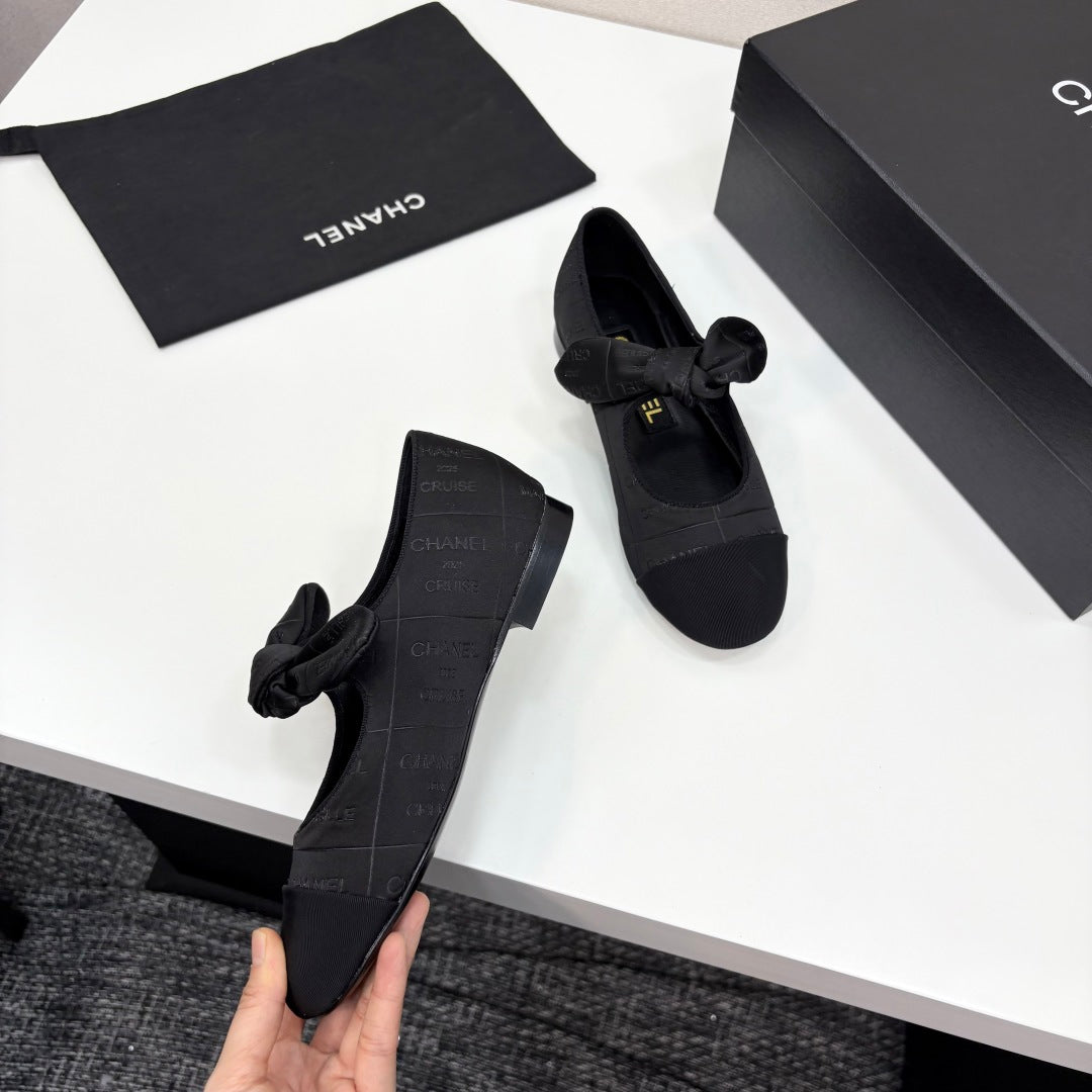 CHANEL BALLET FLATS 25S IN BLACK FABRIC WITH BOW