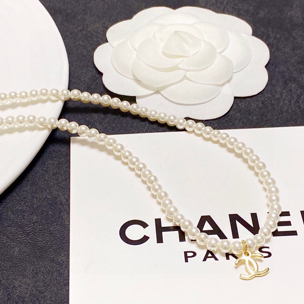 18K  Chanel Pearls Choker Necklace