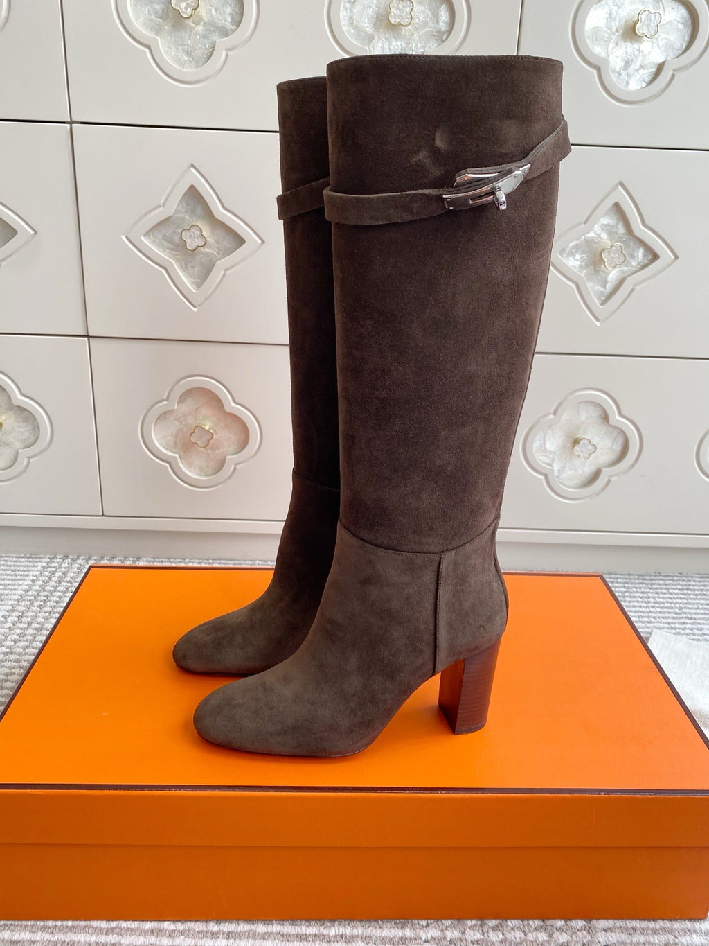 HERMES 25S TALL BOOTS 90 MM IN DARK BROWN SUEDE