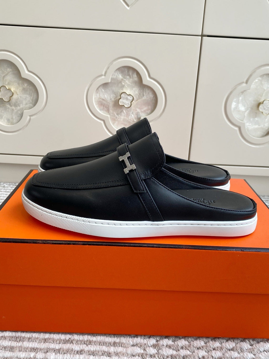 HERMES 25S MULES IN BLACK LAMBSKIN WITH SILVER HARDWARE