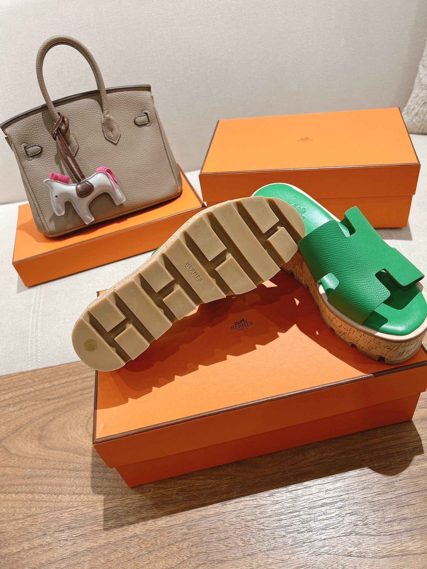 HERMES 25S HIGH WEDGE SANDALS IN GREEN LAMBSKIN STYLE 25