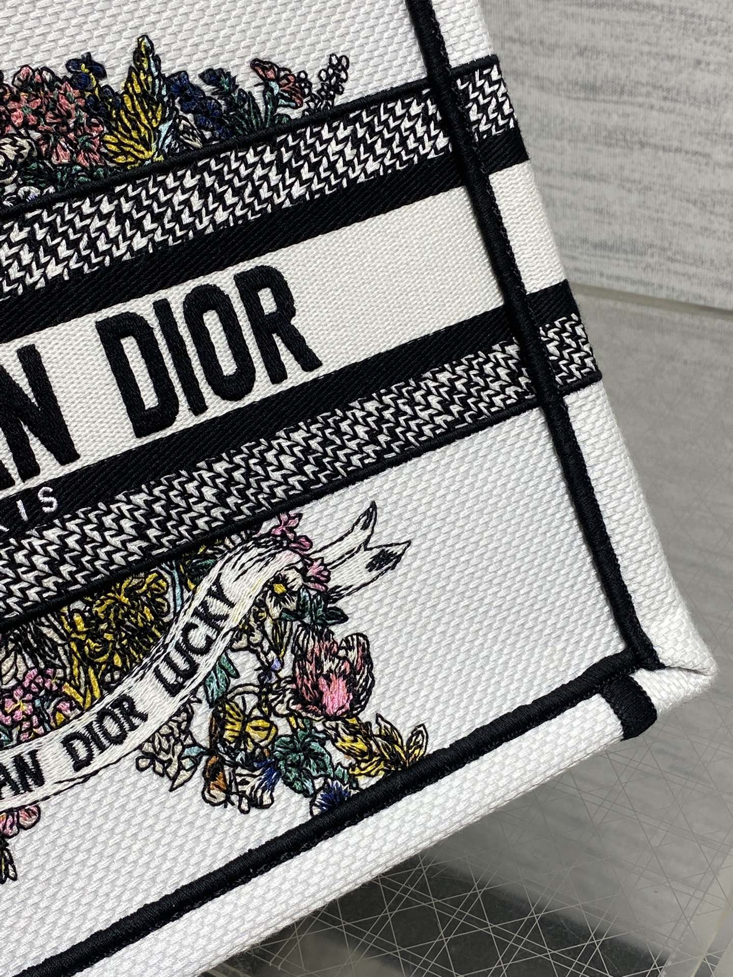 DIOR 25S LUCKY SMALL DIOR BOOK TOTE 26 IN WHITE MULTICOLOR DIOR STAR EMBROIDERY