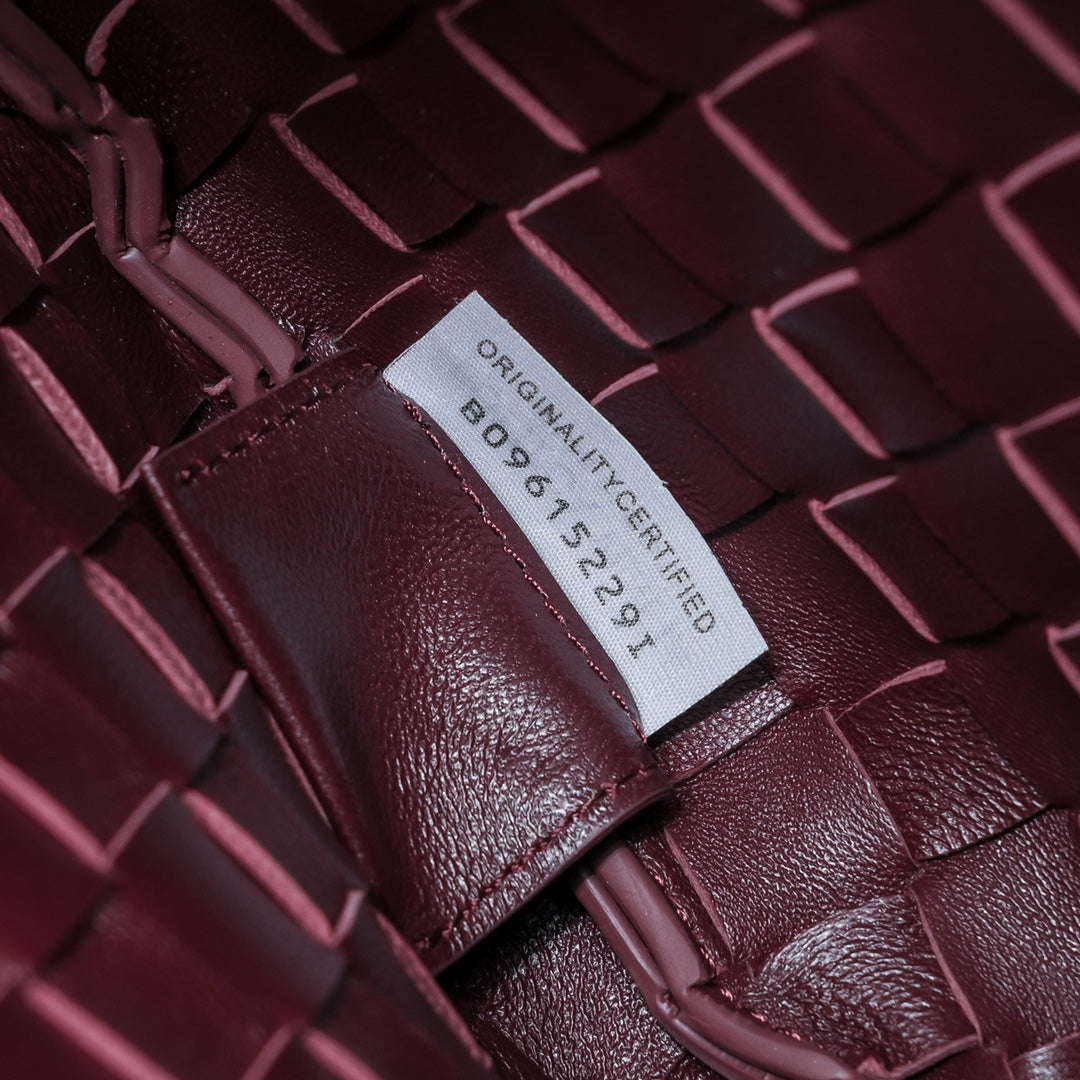 BOTTEGA VENETA SARDINE 33 WITH CHAIN IN BAROLO LAMBSKIN
