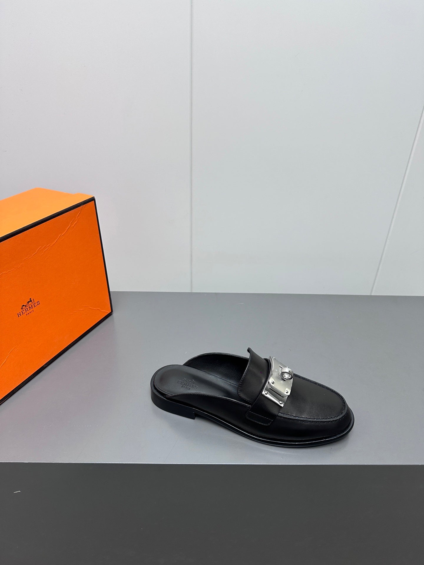 HERMES 0Z MULE IN BLACK LAMBSKIN