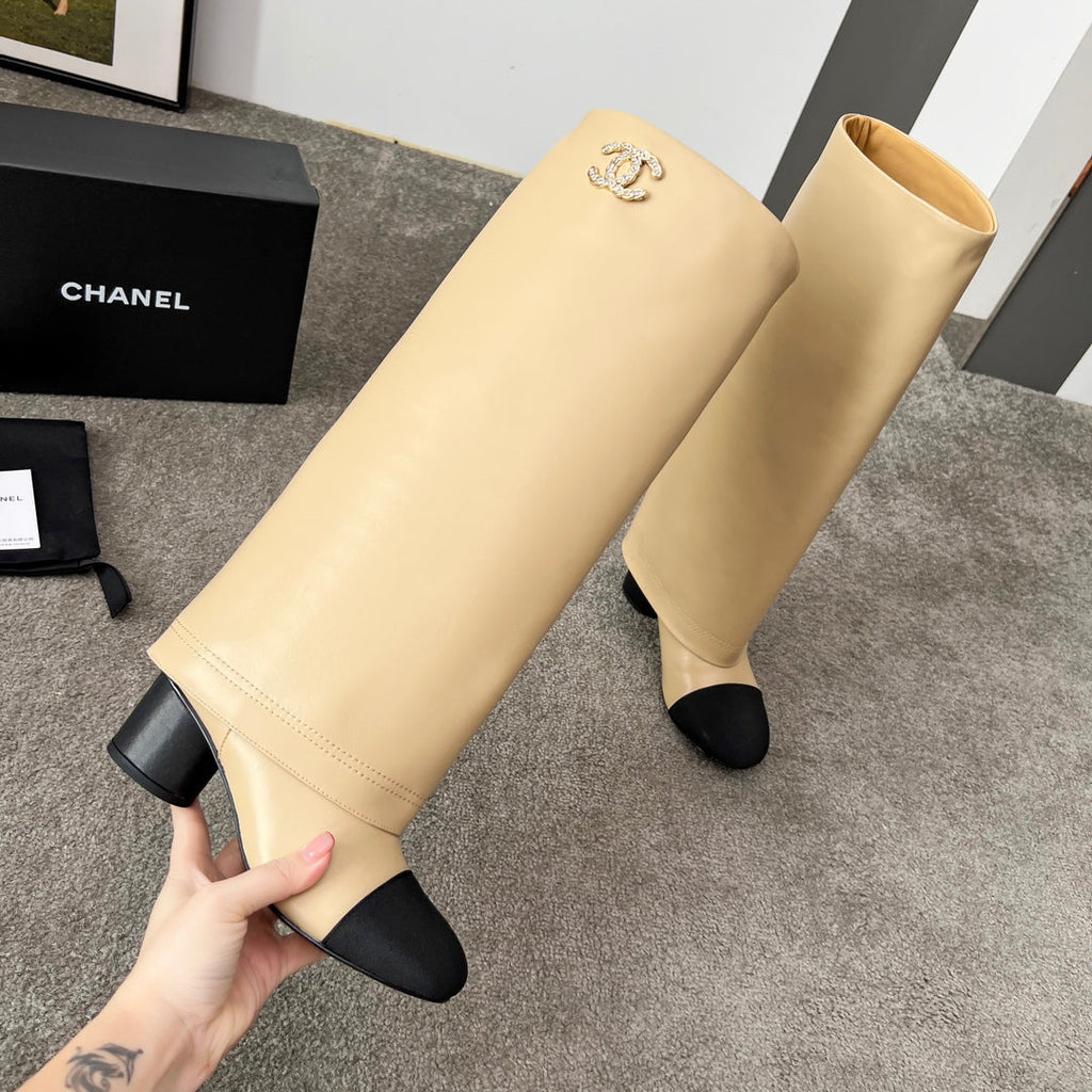CHANEL 25S HIGH BOOTS 55MM IN CARAMEL BEIGE CALFSKIN AND BLACK CANVAS GOLD HARDWARE