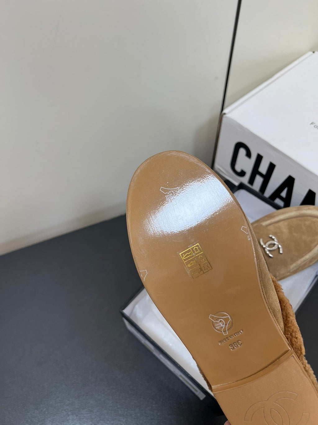 CHANEL LOAFERS MULE IN PEANUT BROWN SUEDE AND FLEECE LINING