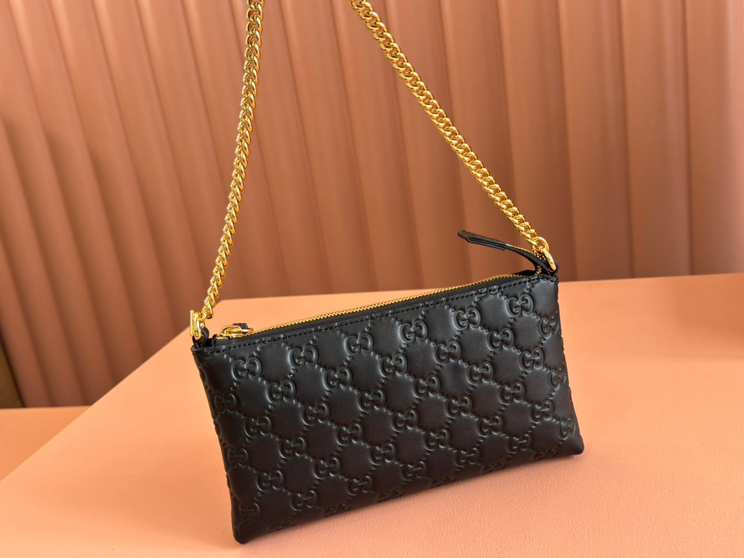 GUCCI RUBBER EFFECT SMALL WALLET ON CHAIN 22.5 IN BLACK CALFSKIN