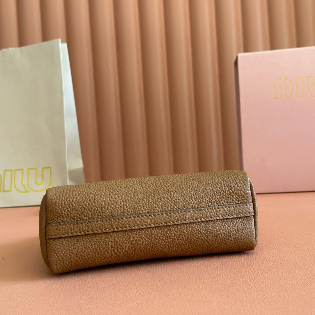 MIUMIU 26S POUCH BAG 18 IN DARK BROWN CALFSKIN GOLD HARDWARE
