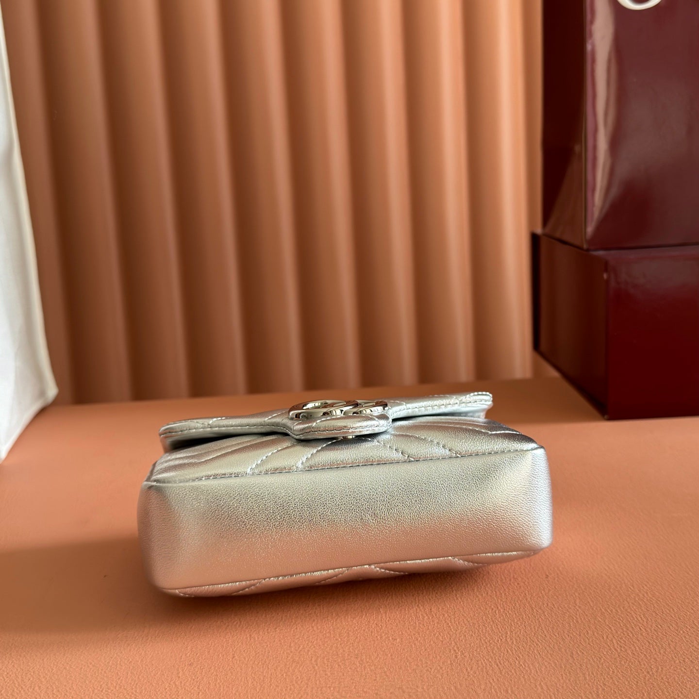 GUCCI 26S  MARMONT BAG 16 IN SILVER LAMBSKIN