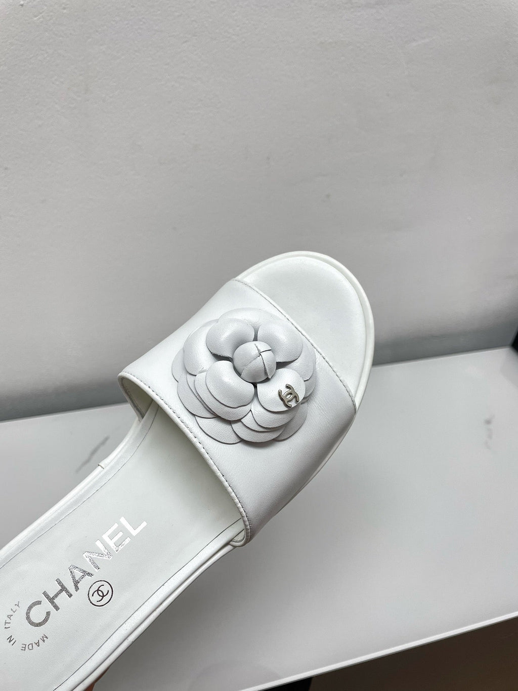 CHANEL WEDGE PLATFORM WHITE LAMBSKIN WITH FLOWER