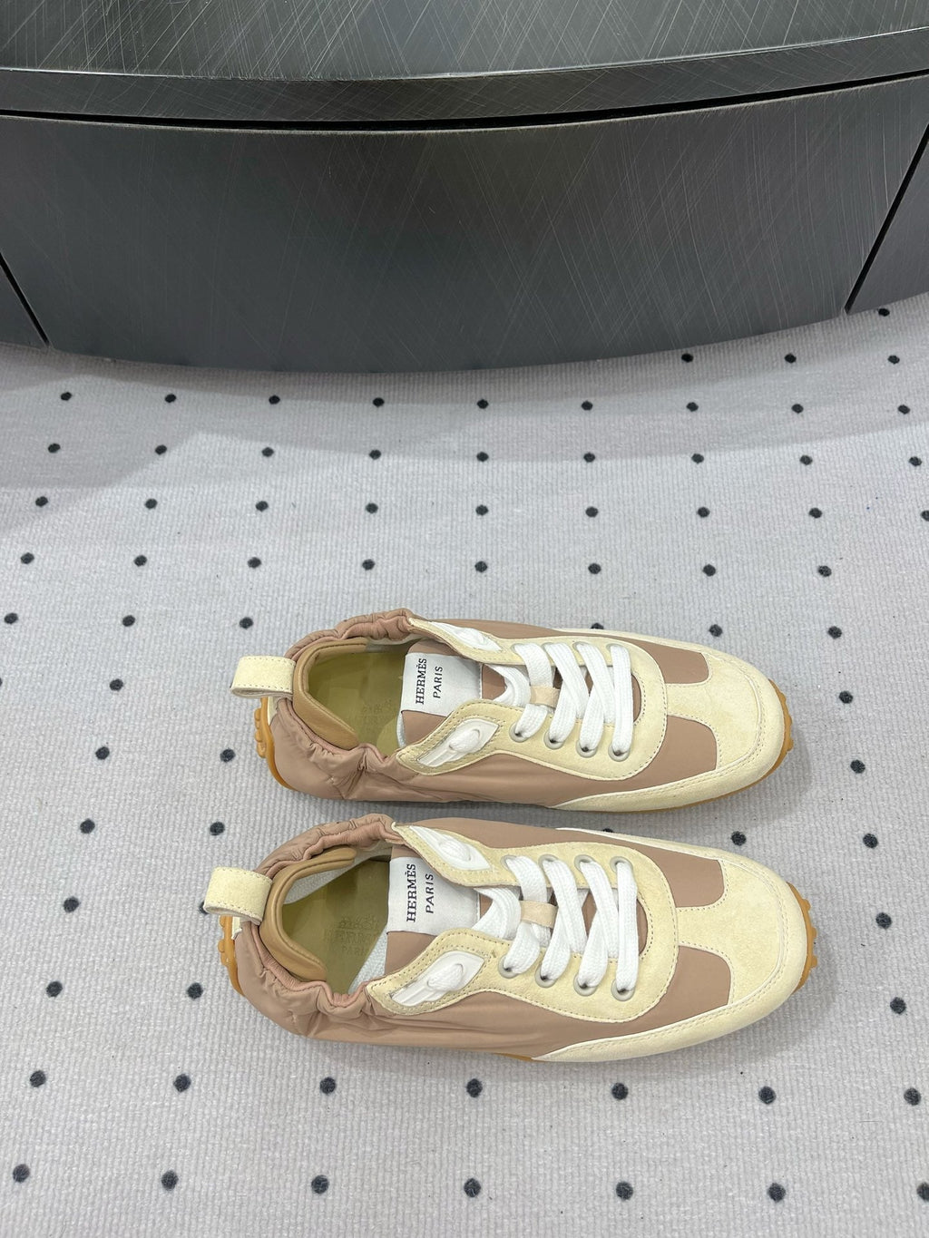 HERMES TRAIL SNEAKER IN BISQUE MIX FRENCH BEIGE SUEDE