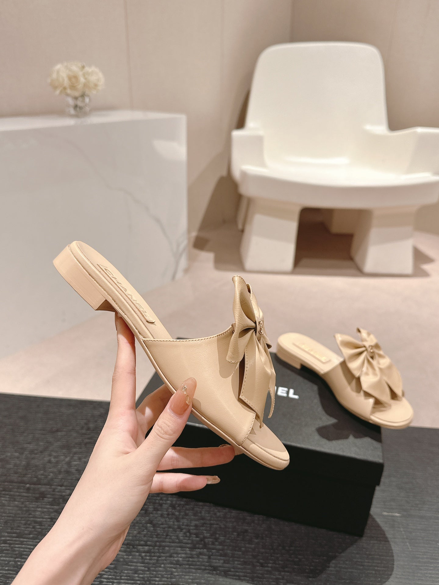 CHANEL BOW LADY SLIPPERS BEIGE CREAM LAMBSKIN