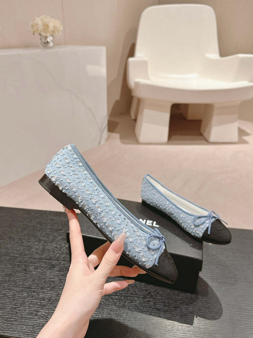 CHANEL BALLET FLATS IN LIGHT BLUE DENIM AND BLACK SATIN