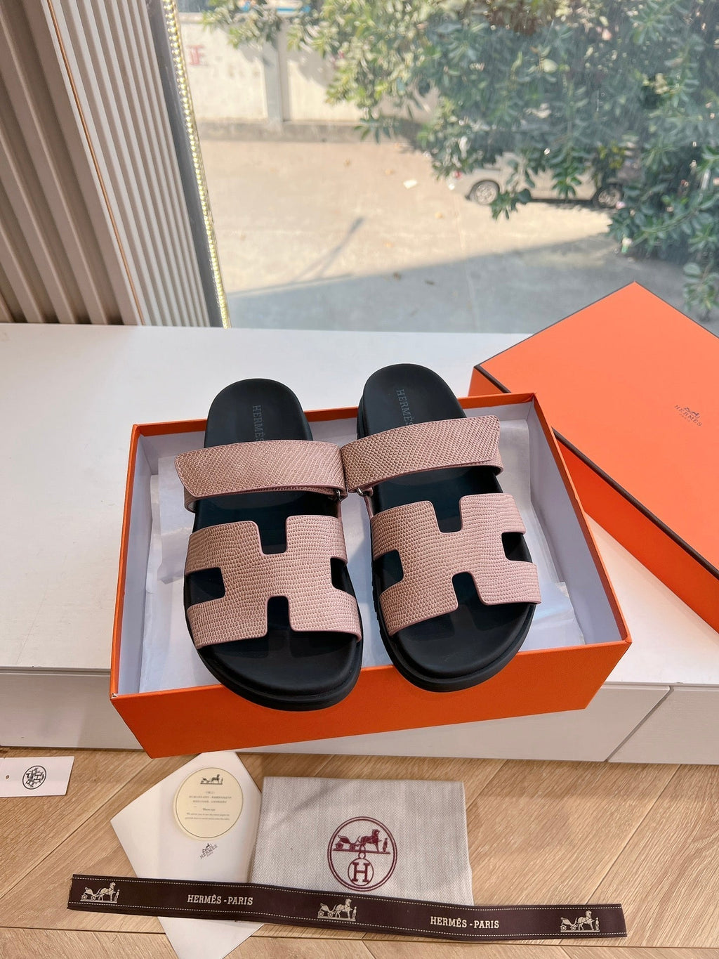 HERMES CHYPRE SANDAL IN PEACH PINK SHINY GRAINED CALFSKIN
