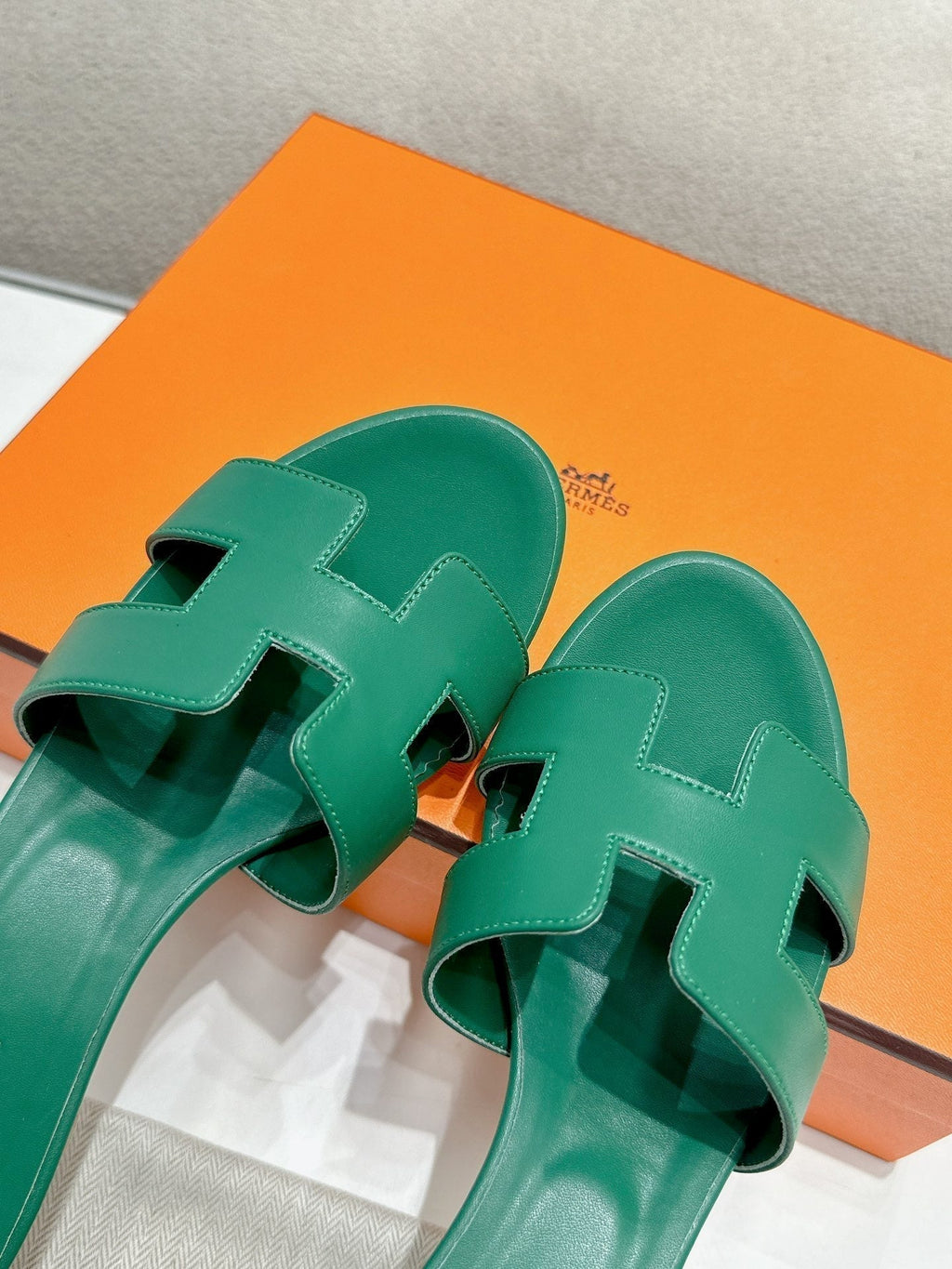 HERMES 0ASIS SANDAL DARK GREEN CALFSKIN CLASSIC