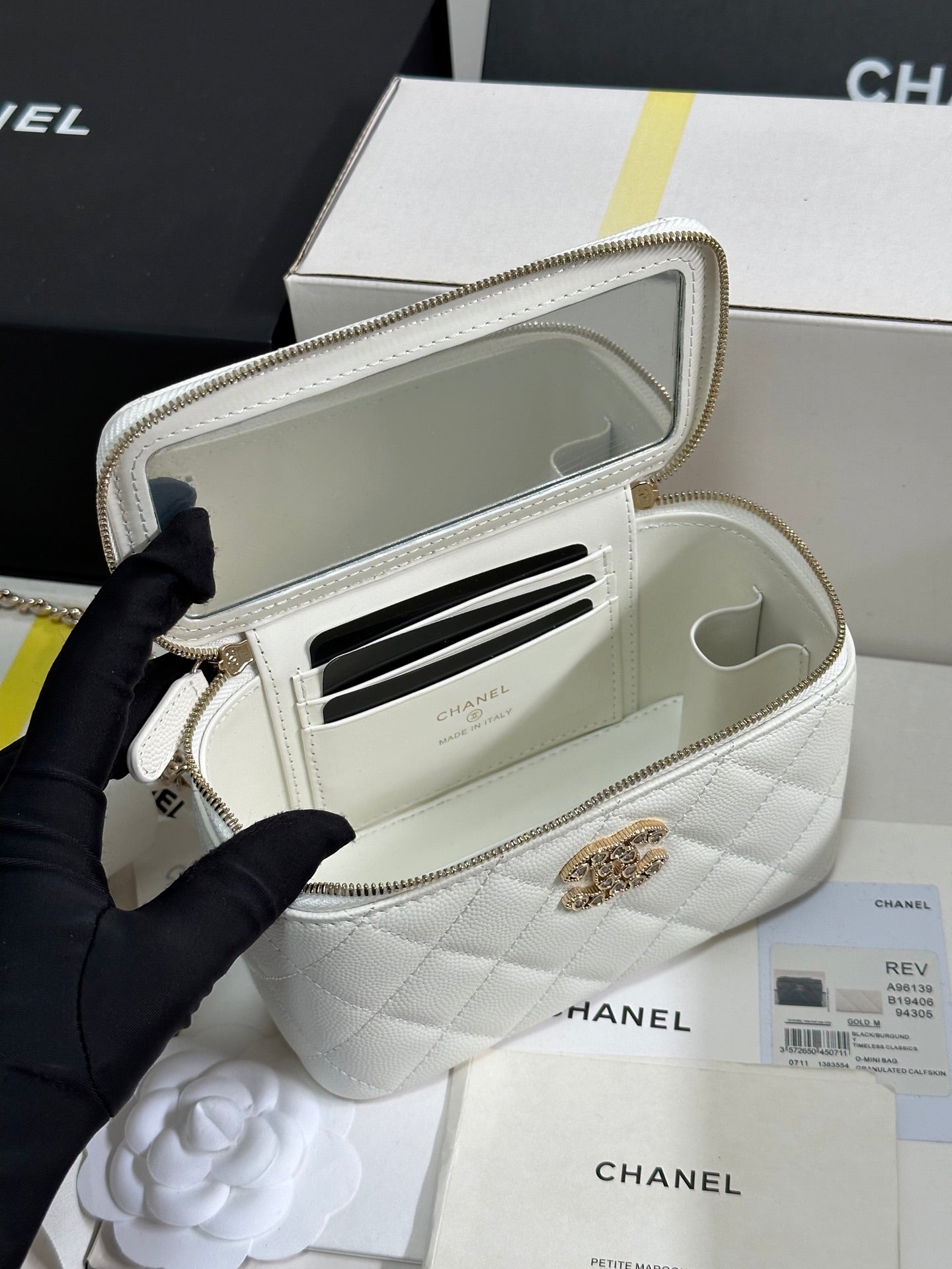 CHANEL VANITY CASE 17 CRYSTAL STUDDED LOGO IN WHITE CALFSKIN GOLD HARDWARE