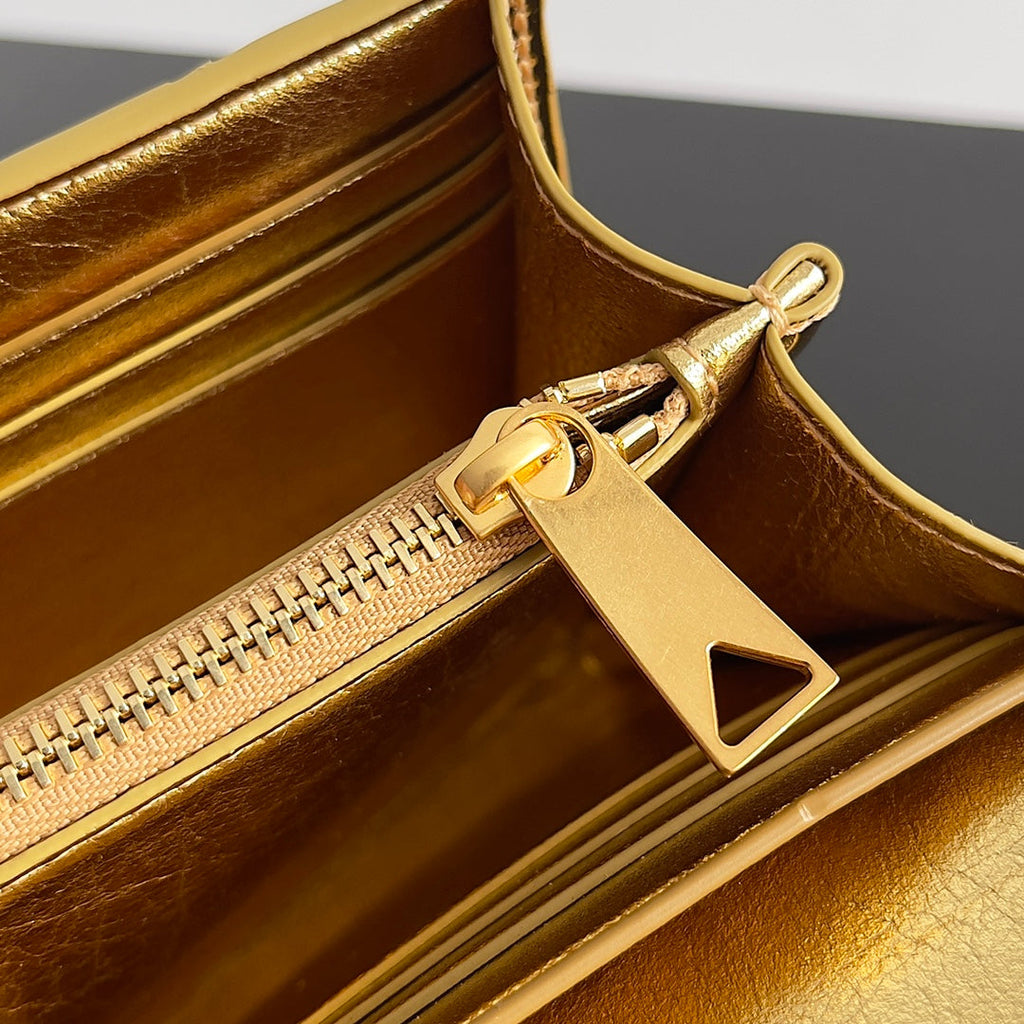 BOTTEGA VENETA ANDIAMO BAG 19 IN GOLDEN CALFSKIN