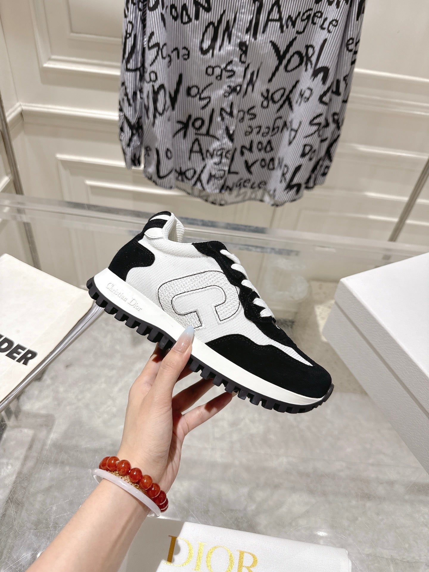 DIOR 25S C'EST  SNEAKER IN WHITE BLACK CALFSKIN AND SUEDE