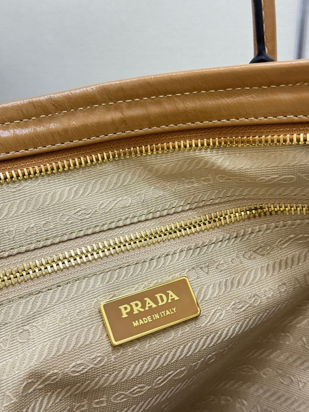 PRADA 25S LUX SOFT BAG 42 IN CARAMEL GLOSSY CALFSKIN GOLD HARDWARE