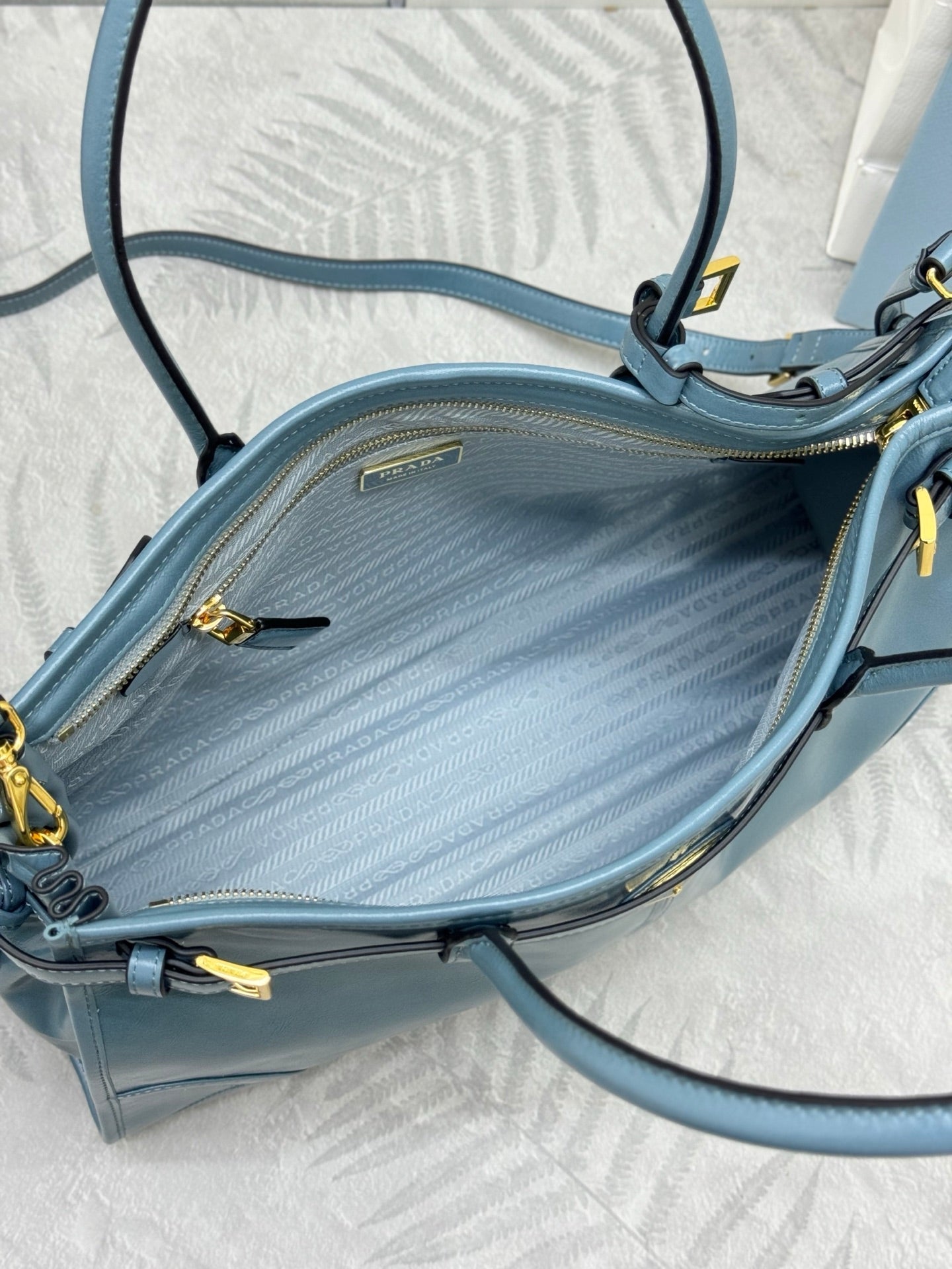 PRADA 25S BONNIE LARGE HANDBAG 38 IN LIGHT BLUE GLOSSY CALFSKIN GOLD HARDWRE