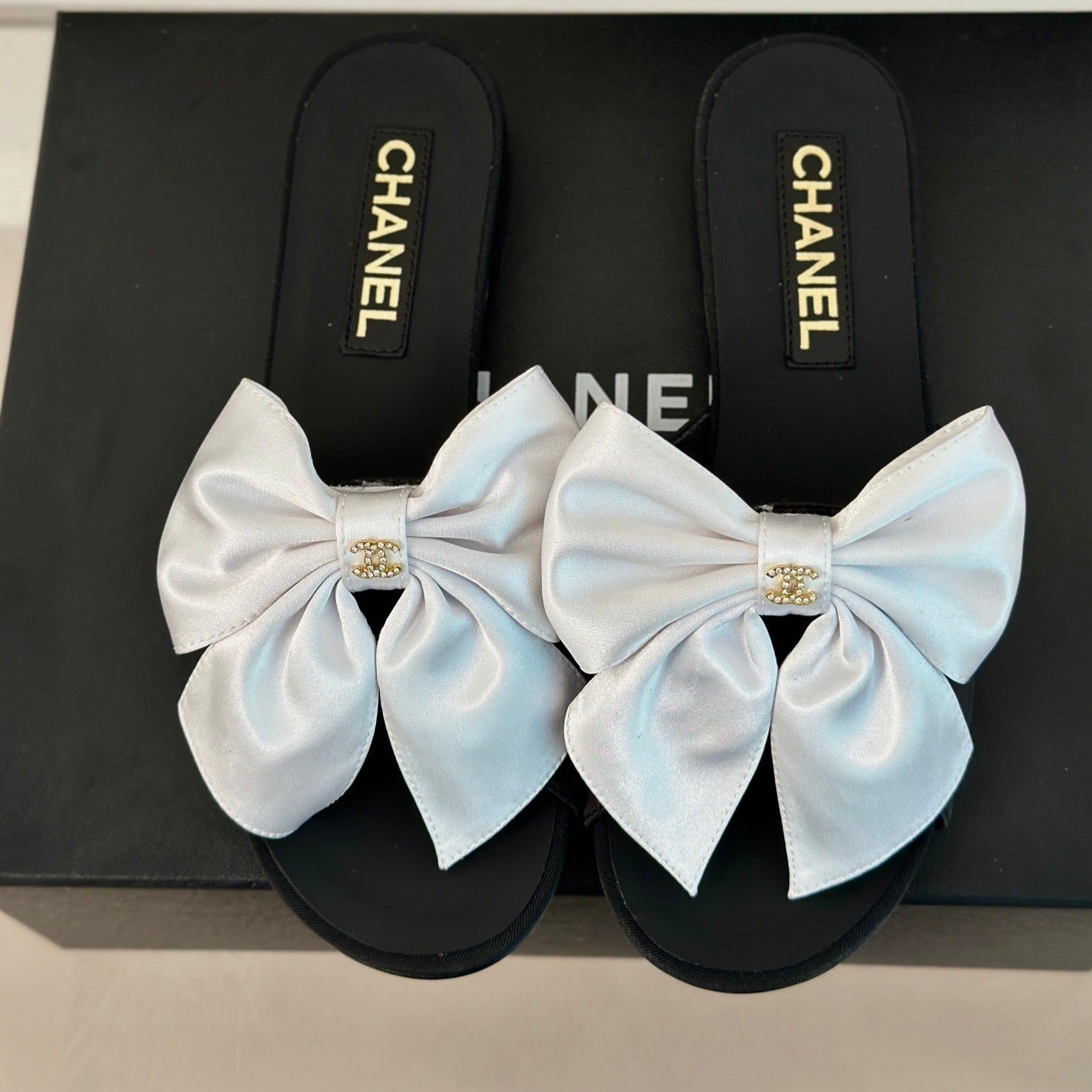 CHANEL Double  big bow flat sandals Sheepskin White Black