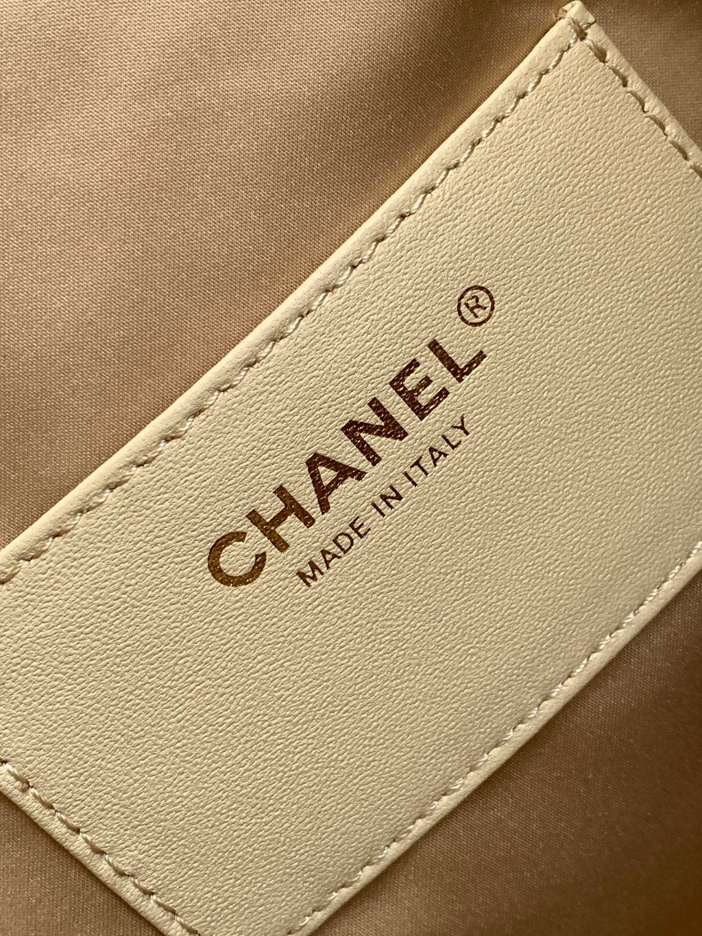 CHANEL 25S HOBO BAG 40 IN LIGHT BEIGE CAVIAR LEATHER WITH GOLD HARDWARE