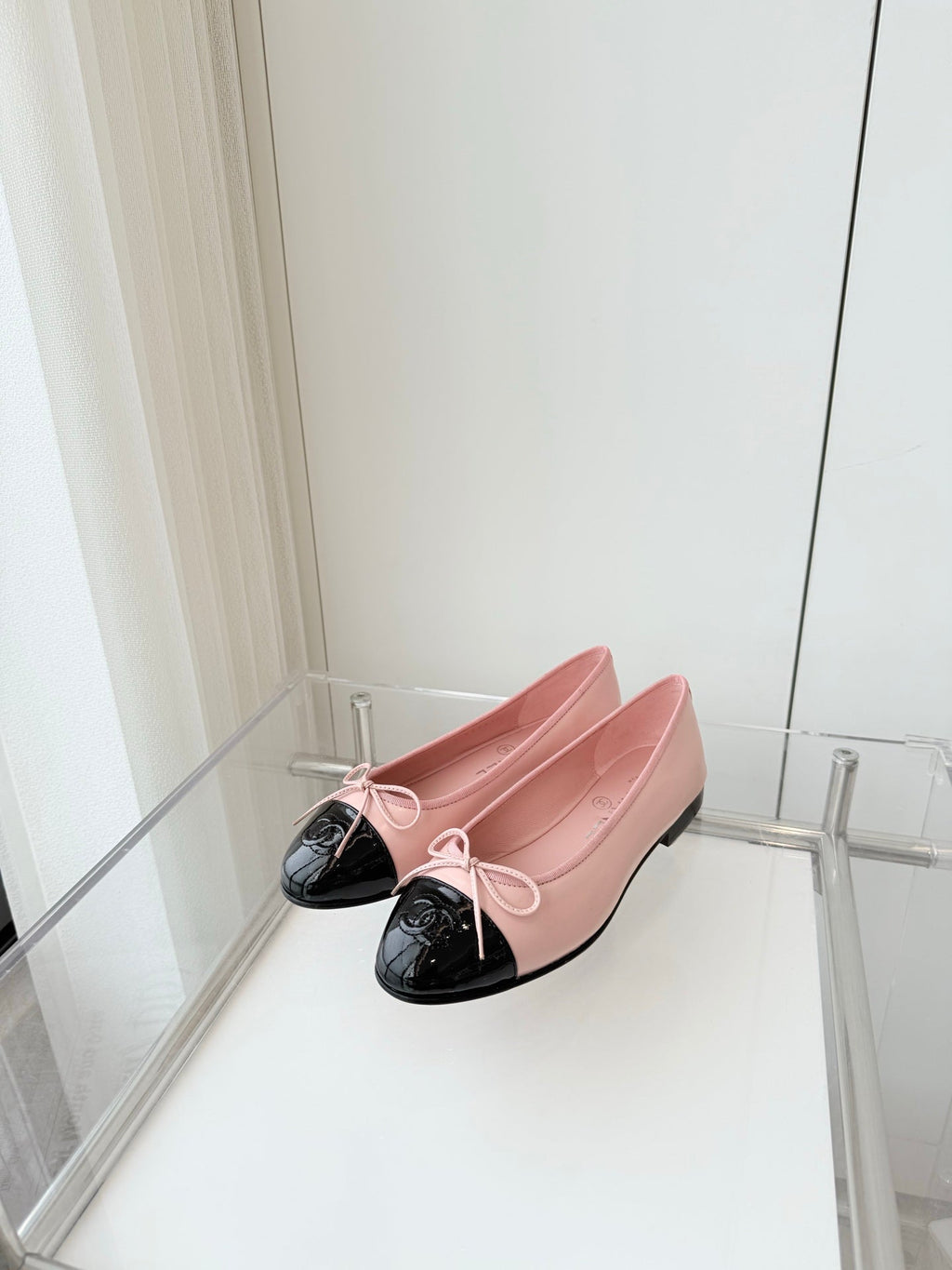 CHANEL BALLET FLAT IN BABY PINK MIX BLACK CALFSKIN