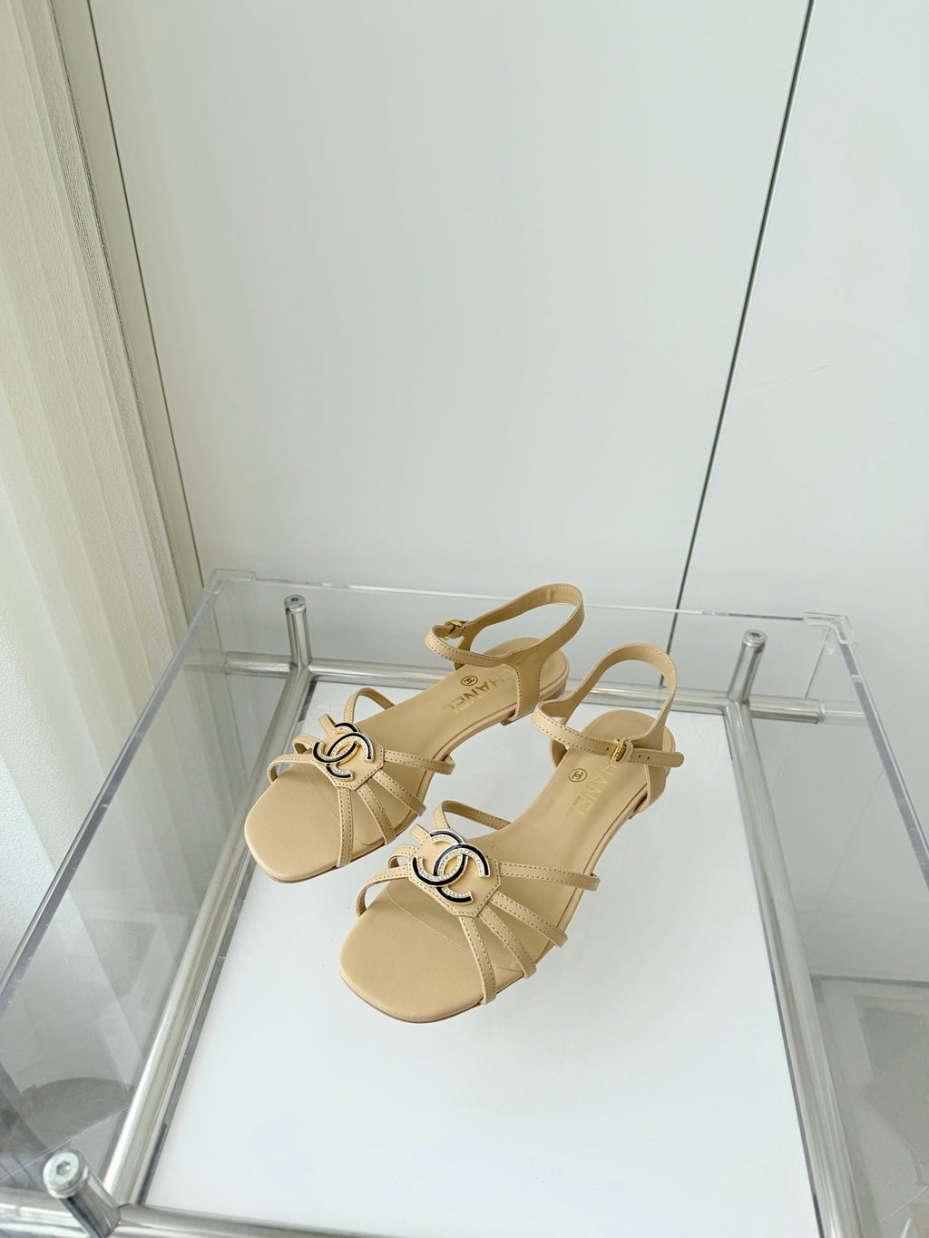 CHANEL FLAT SANDALS 1 CM IN FLAX YELLOW LAMBSKIN