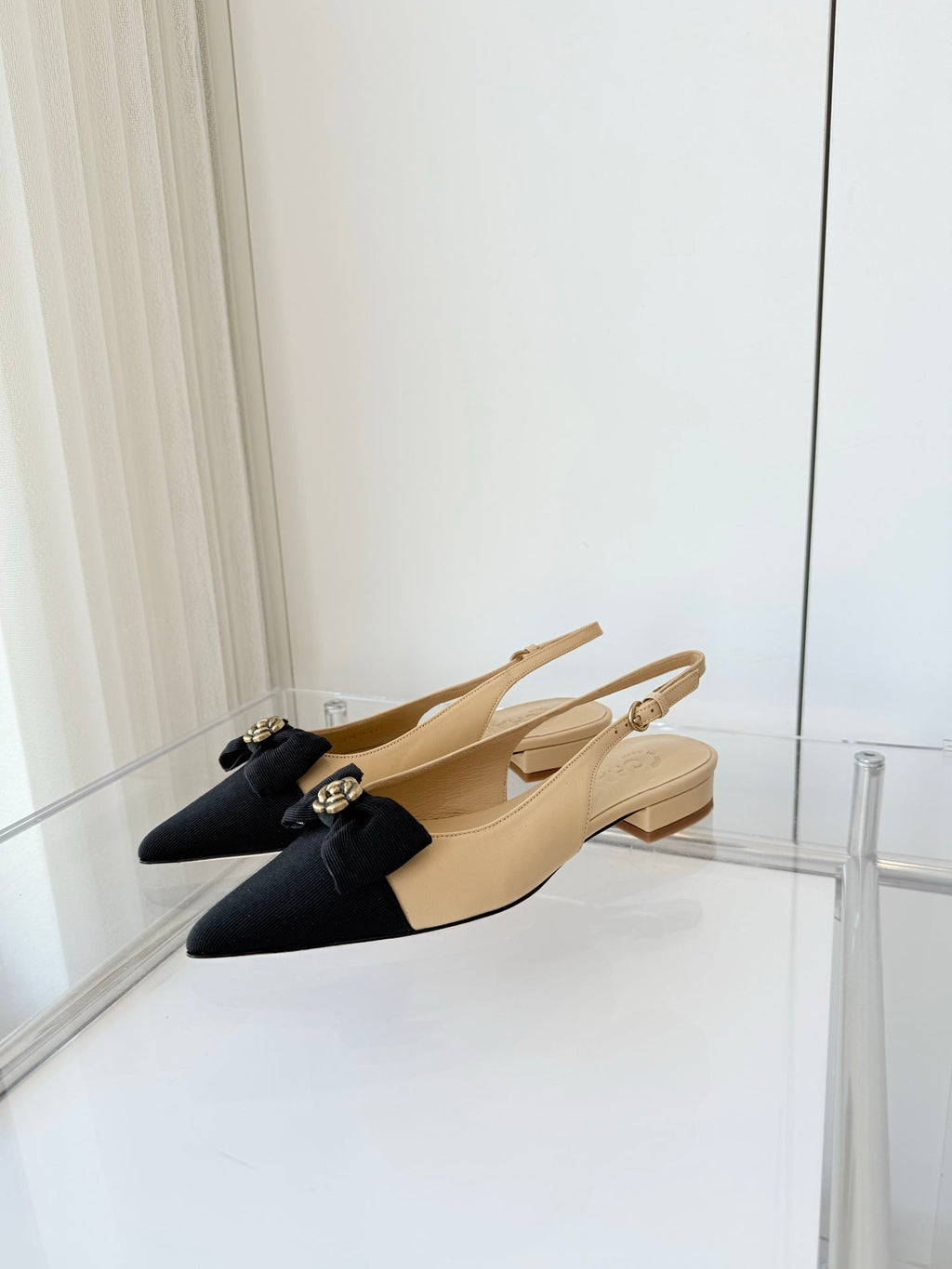 CHANEL SLINGBACKS 18 MM IN BEIGE CALFSKIN MIX BLACK CANVAS