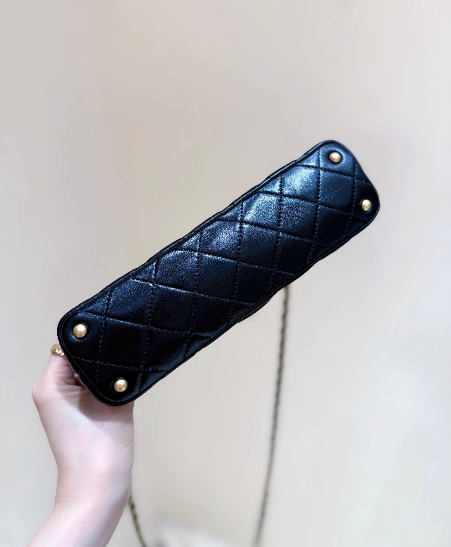 CHANEL QUILTED FLAP BAG WITH HANDLE 20 IN BLACK LAMBSKIN GOLD PLATED METAL