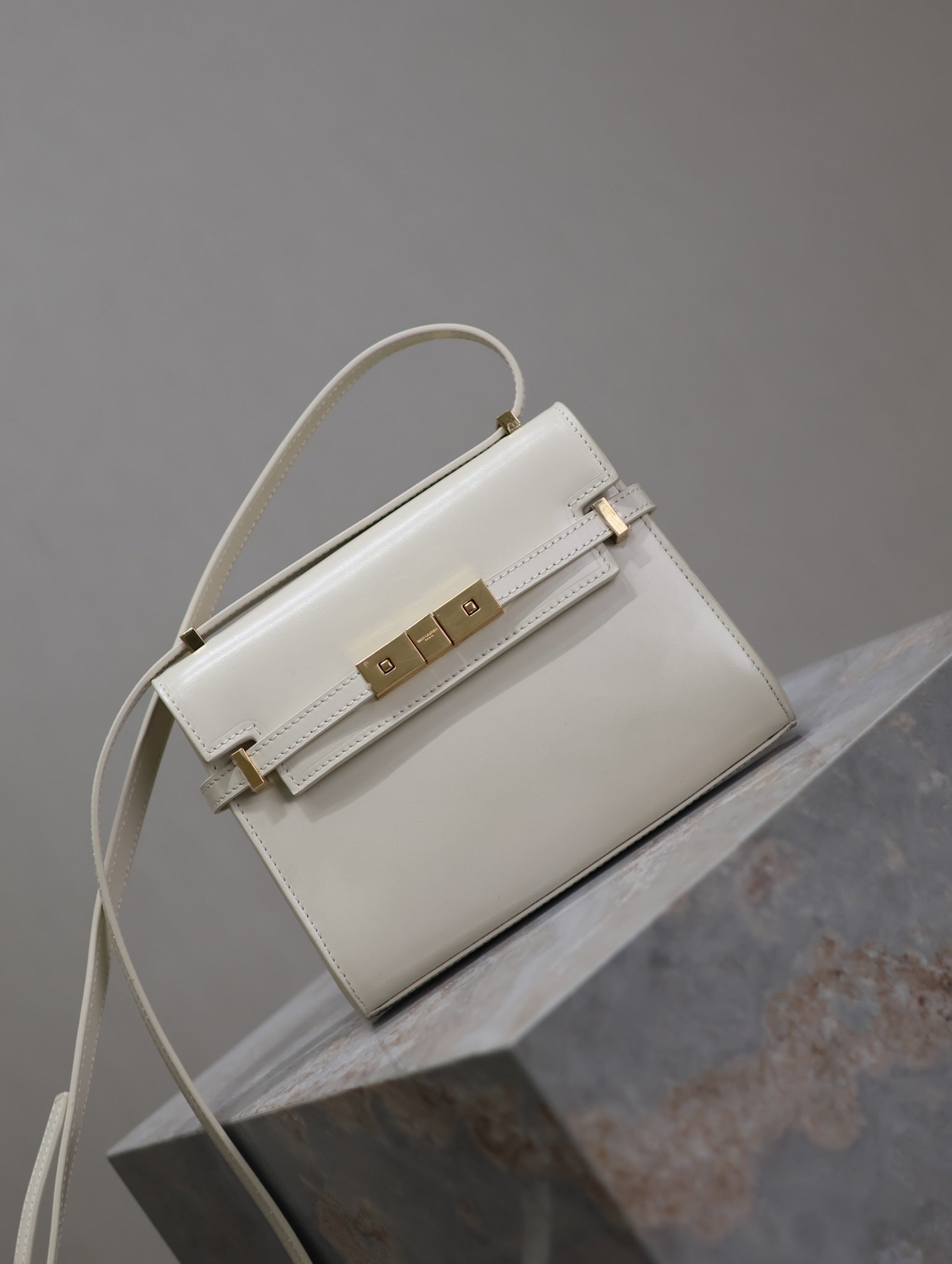 YSL 25S MINI MANHATTAN 19 IN BLANC VINTAGE CALFSKIN GOLD HARDWARE